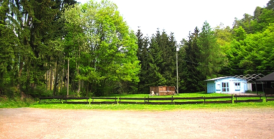 Großes Gelände und gute Parkmöglichkeiten